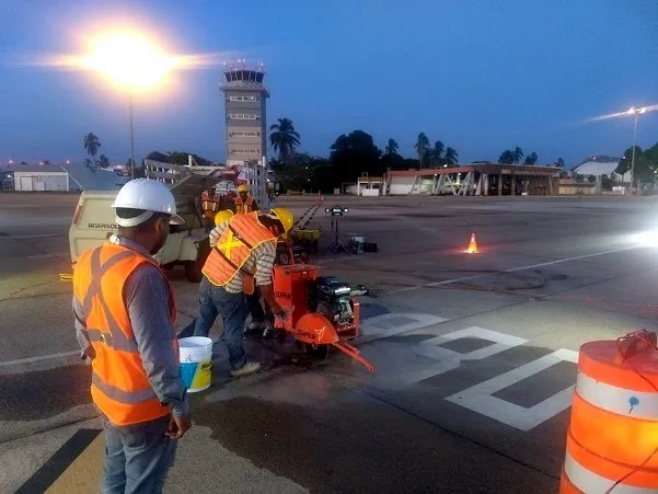 Reparación de pista de aeropuerto con Express EX